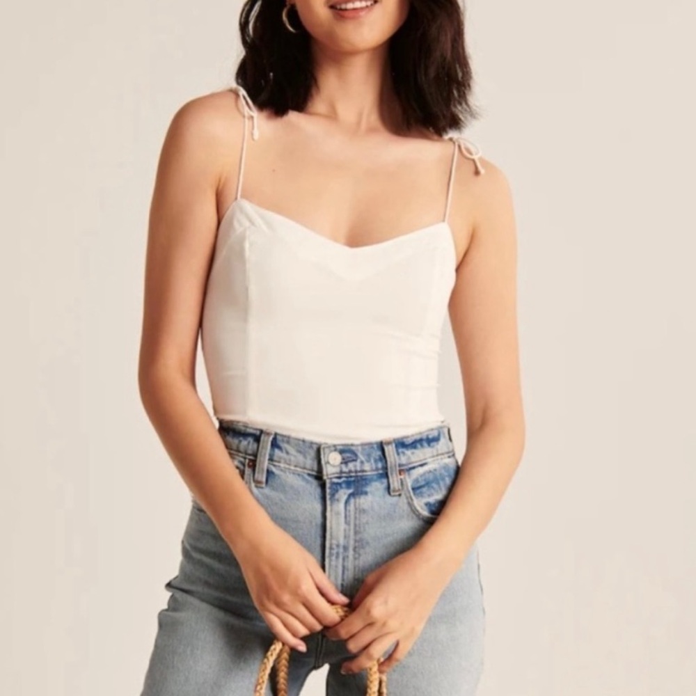 NWT Abercrombie & Fitch Tie Strap V-Neck Cami in Size Small